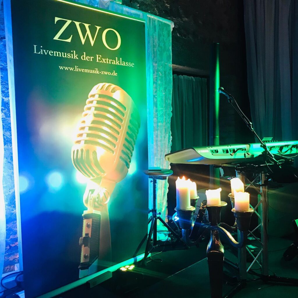 Bühne von Livemusik ZWO zur Hochzeit auf der Godesburg